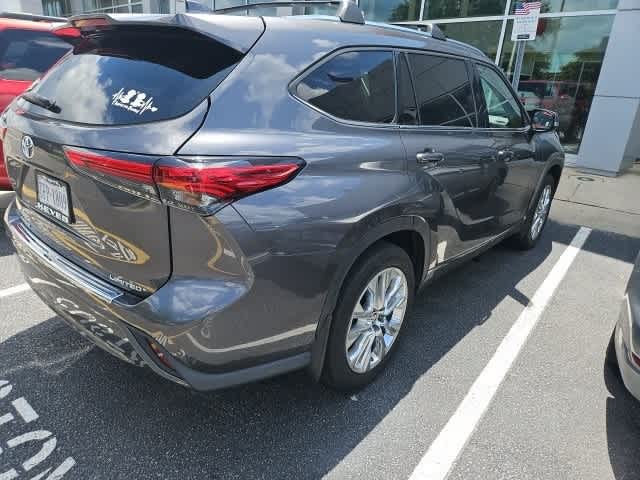 Thumbnail: 2022 Toyota Highlander - 7