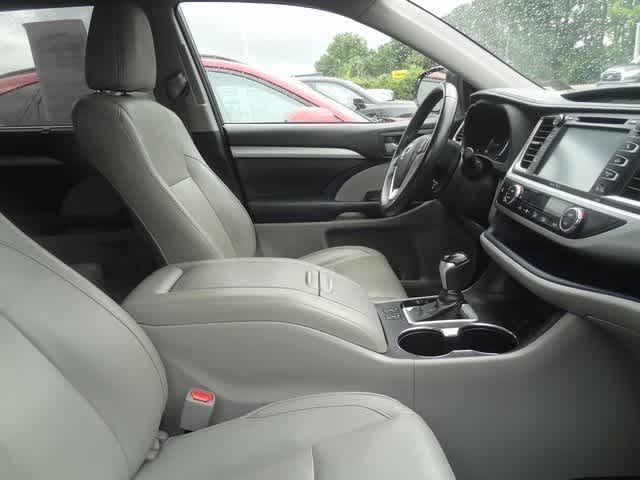 Thumbnail: 2015 Toyota Highlander - 10