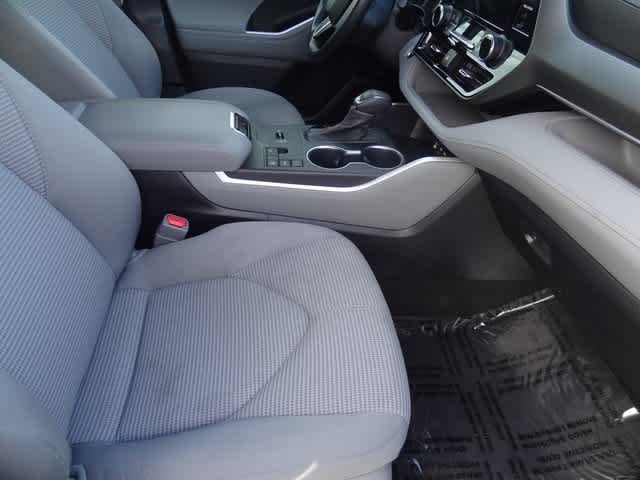 Thumbnail: 2023 Toyota Highlander - 27