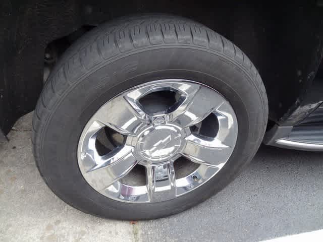 Thumbnail: 2017 Chevrolet Suburban - 10