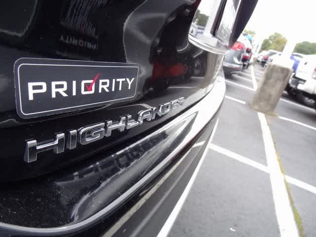 Thumbnail: 2023 Toyota Highlander - 6