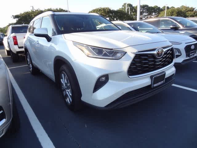 Thumbnail: 2023 Toyota Highlander - 3