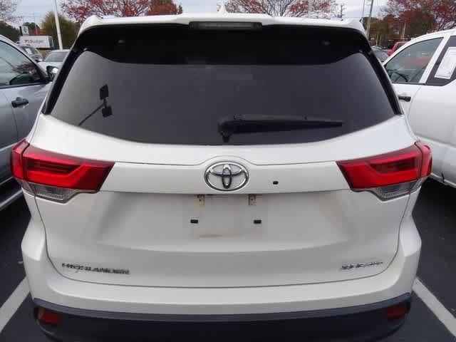 Thumbnail: 2019 Toyota Highlander - 5