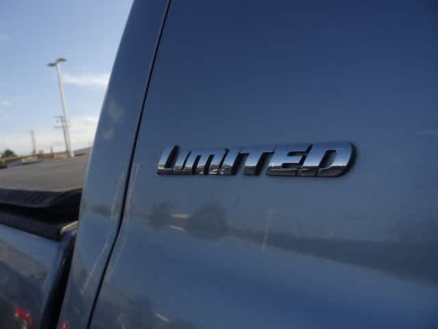 Thumbnail: 2011 Toyota Tundra - 11