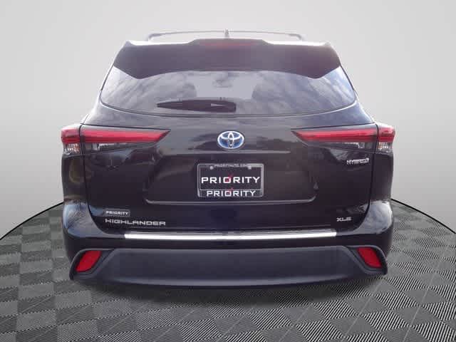 Thumbnail: 2023 Toyota Highlander - 3