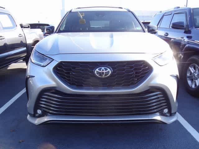 Thumbnail: 2023 Toyota Highlander - 2