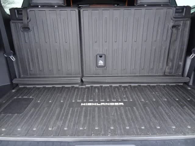 Thumbnail: 2023 Toyota Highlander - 20