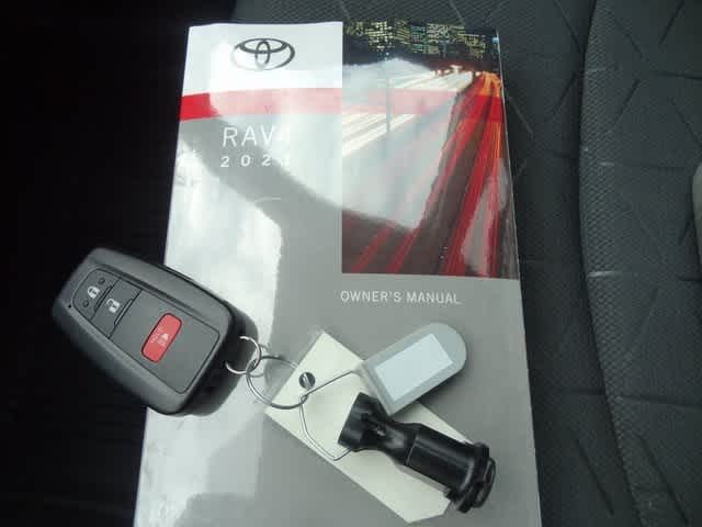 Thumbnail: 2021 Toyota RAV4 - 33