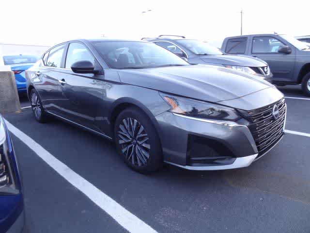 Thumbnail: 2025 Nissan Altima - 4