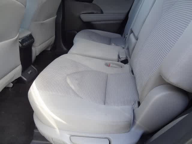 Thumbnail: 2023 Toyota Highlander - 18