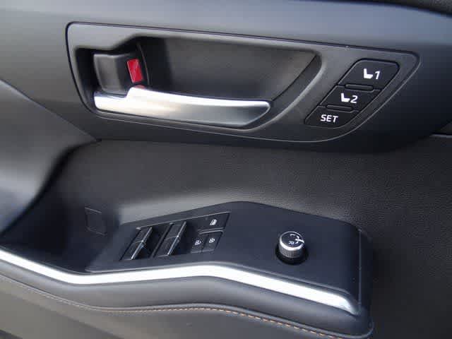 Thumbnail: 2023 Toyota Highlander - 19