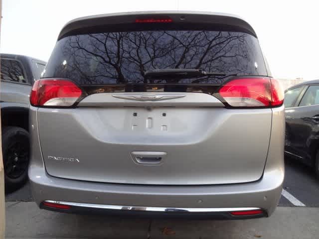 Thumbnail: 2017 Chrysler Pacifica - 6