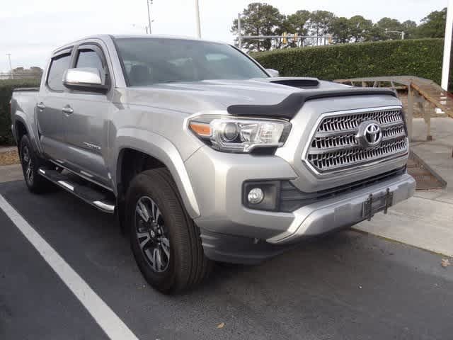 Thumbnail: 2016 Toyota Tacoma - 3