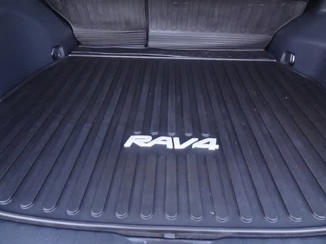 Thumbnail: 2022 Toyota RAV4 - 8