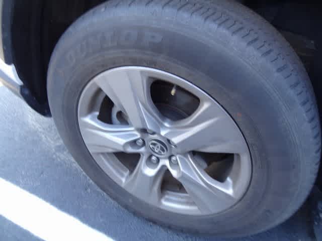 Thumbnail: 2022 Toyota RAV4 - 11