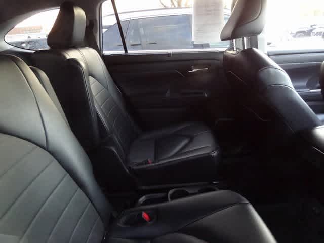 Thumbnail: 2023 Toyota Highlander - 8