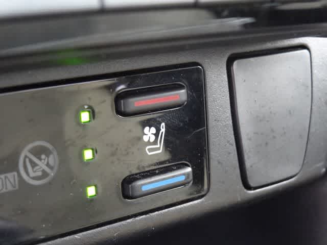 Thumbnail: 2021 Toyota RAV4 - 31