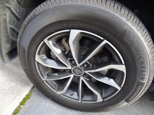 Thumbnail: 2023 Toyota Highlander - 12