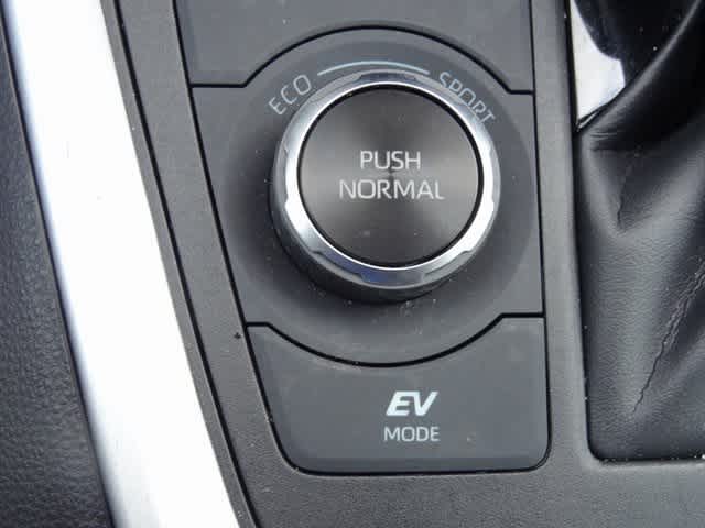 Thumbnail: 2022 Toyota RAV4 - 33