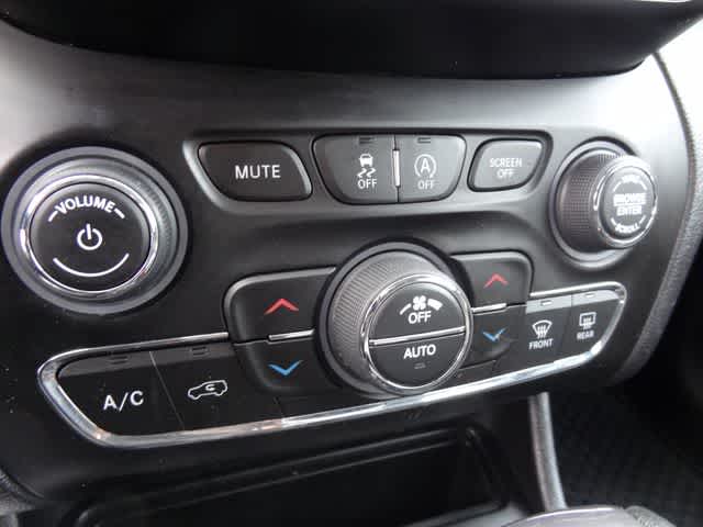 Thumbnail: 2020 Jeep Cherokee - 11