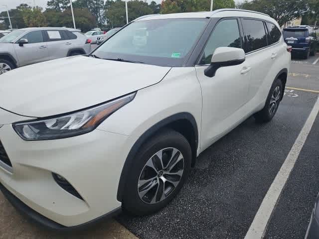 Thumbnail: 2020 Toyota Highlander - 3