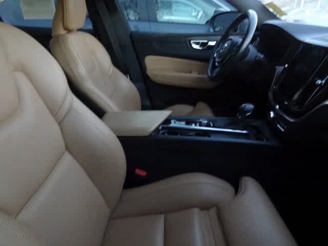 Thumbnail: 2021 Volvo XC60 - 10