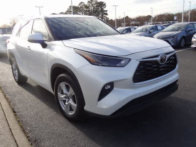 Thumbnail: 2023 Toyota Highlander - 3