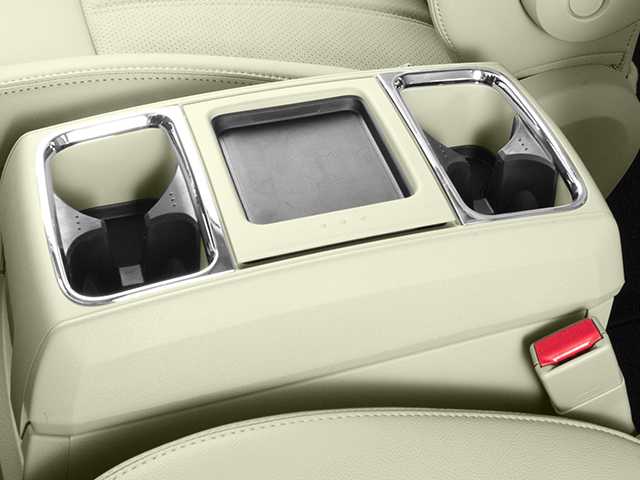 Thumbnail: 2013 Chrysler Town & Country - 15