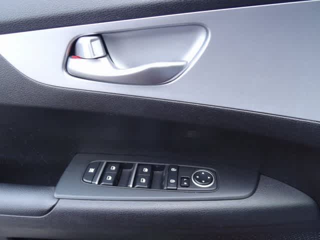 Thumbnail: 2023 Kia Forte - 9