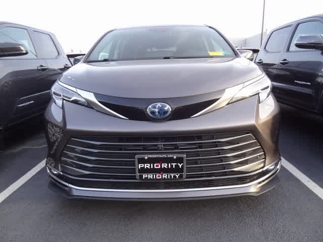 Thumbnail: 2023 Toyota Sienna - 2