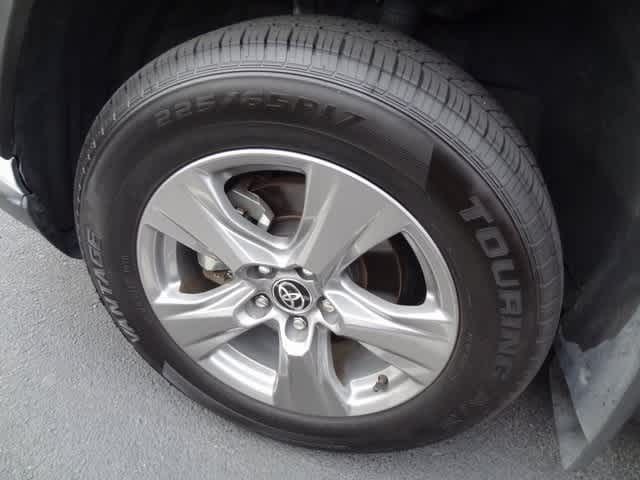 2024 Toyota RAV4 XLE 13