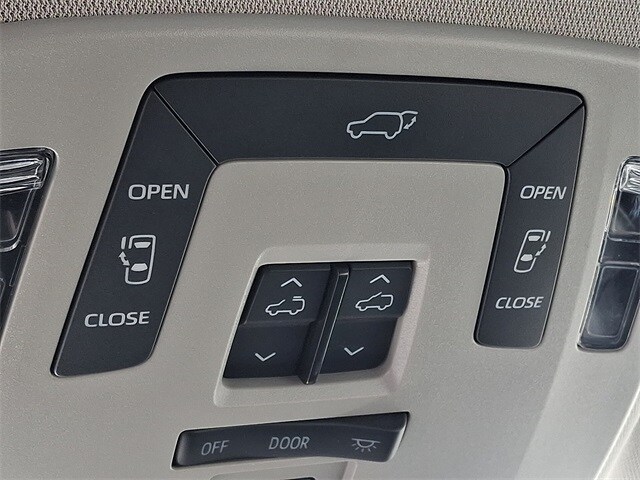 Thumbnail: 2023 Toyota Sienna - 27