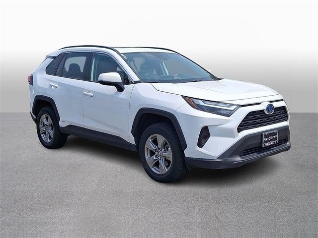 2024 Toyota RAV4 XLE 3