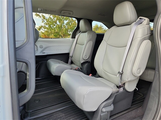 Thumbnail: 2025 Toyota Sienna - 8