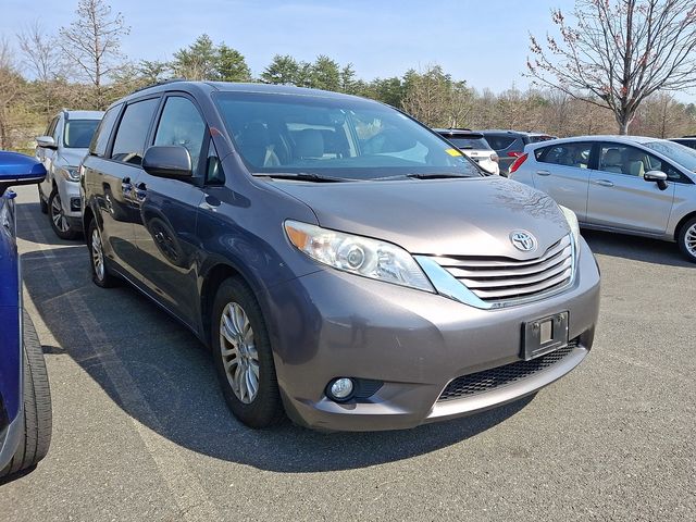 Thumbnail: 2015 Toyota Sienna - 5