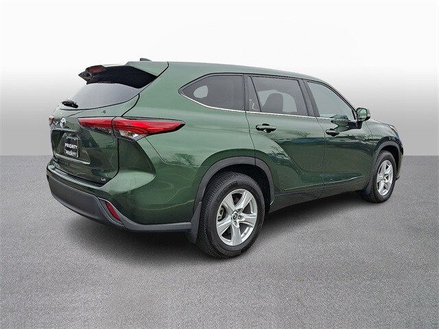 Thumbnail: 2023 Toyota Highlander - 4