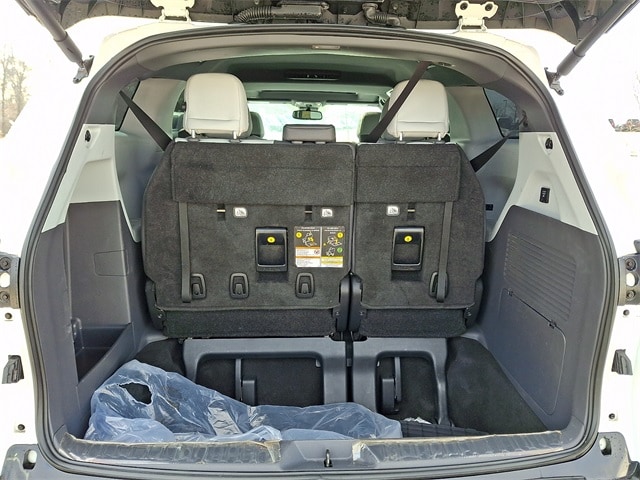 Thumbnail: 2023 Toyota Sienna - 30