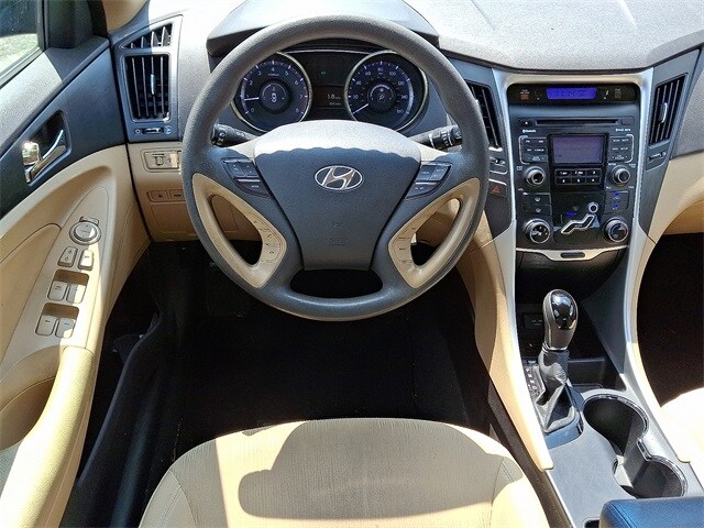 Thumbnail: 2011 Hyundai Sonata - 11