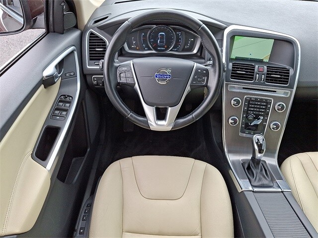 Thumbnail: 2016 Volvo XC60 - 10