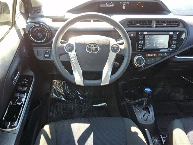 Thumbnail: 2016 Toyota Prius c - 11