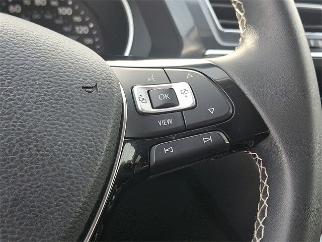 Thumbnail: 2021 Volkswagen Tiguan - 17