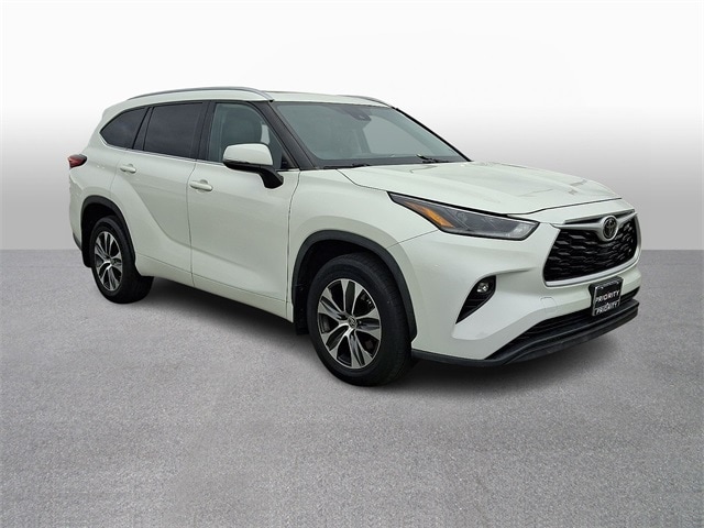 Thumbnail: 2021 Toyota Highlander - 3
