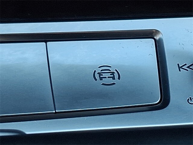 Thumbnail: 2022 Audi e-tron - 26