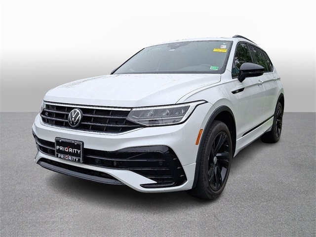 Thumbnail: 2023 Volkswagen Tiguan - 1