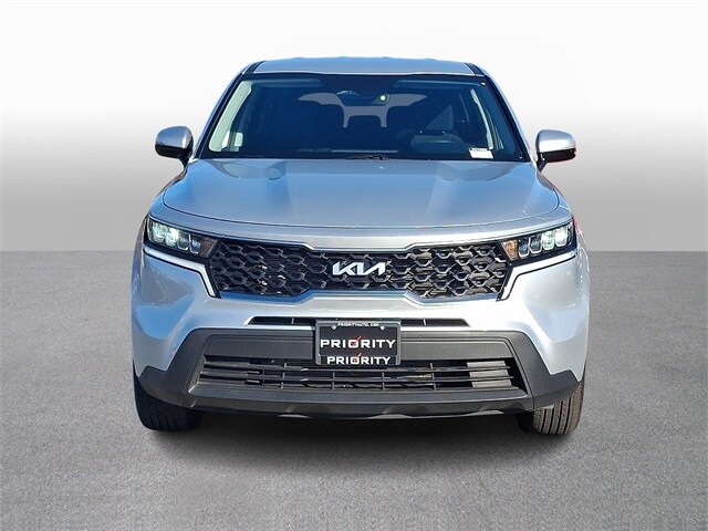 2022 Kia Sorento LX photo 2