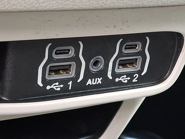 Thumbnail: 2023 Chrysler Voyager - 26