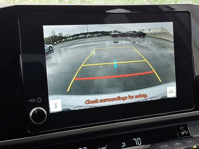 Thumbnail: 2025 Toyota Camry - 17