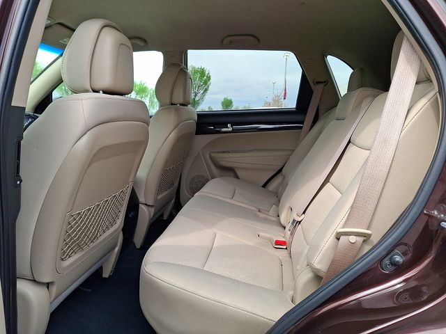 Thumbnail: 2012 Kia Sorento - 10