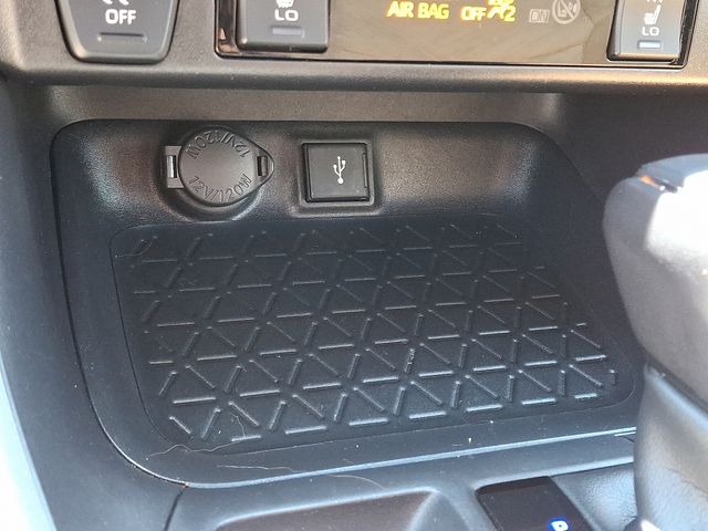 Thumbnail: 2021 Toyota RAV4 - 23