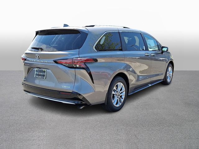 Thumbnail: 2026 Toyota Sienna - 3